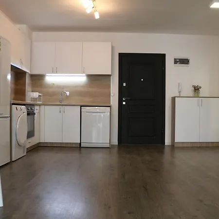 Apartment Quiet, Centrally Located & Swimming Pool Varna