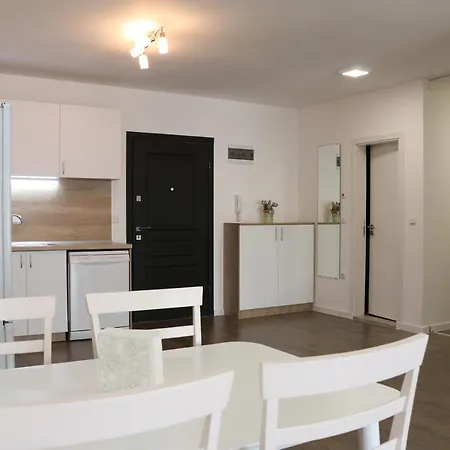 Apartment Quiet, Centrally Located & Swimming Pool